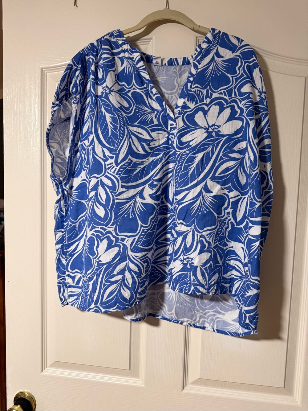 Old Navy Blue & White Floral V-Neck Tunic Blouse